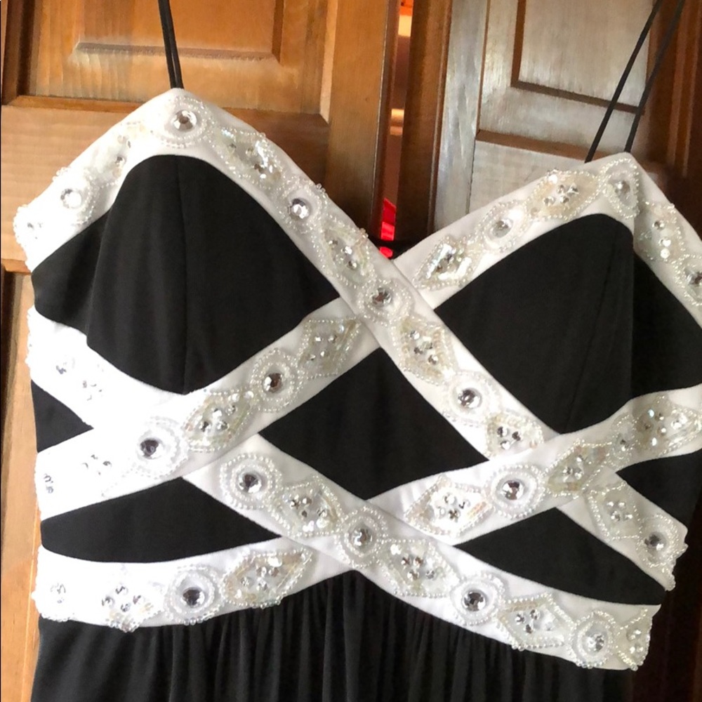Need a Prom dress? Size 5 black dress - Picture 3 of 8